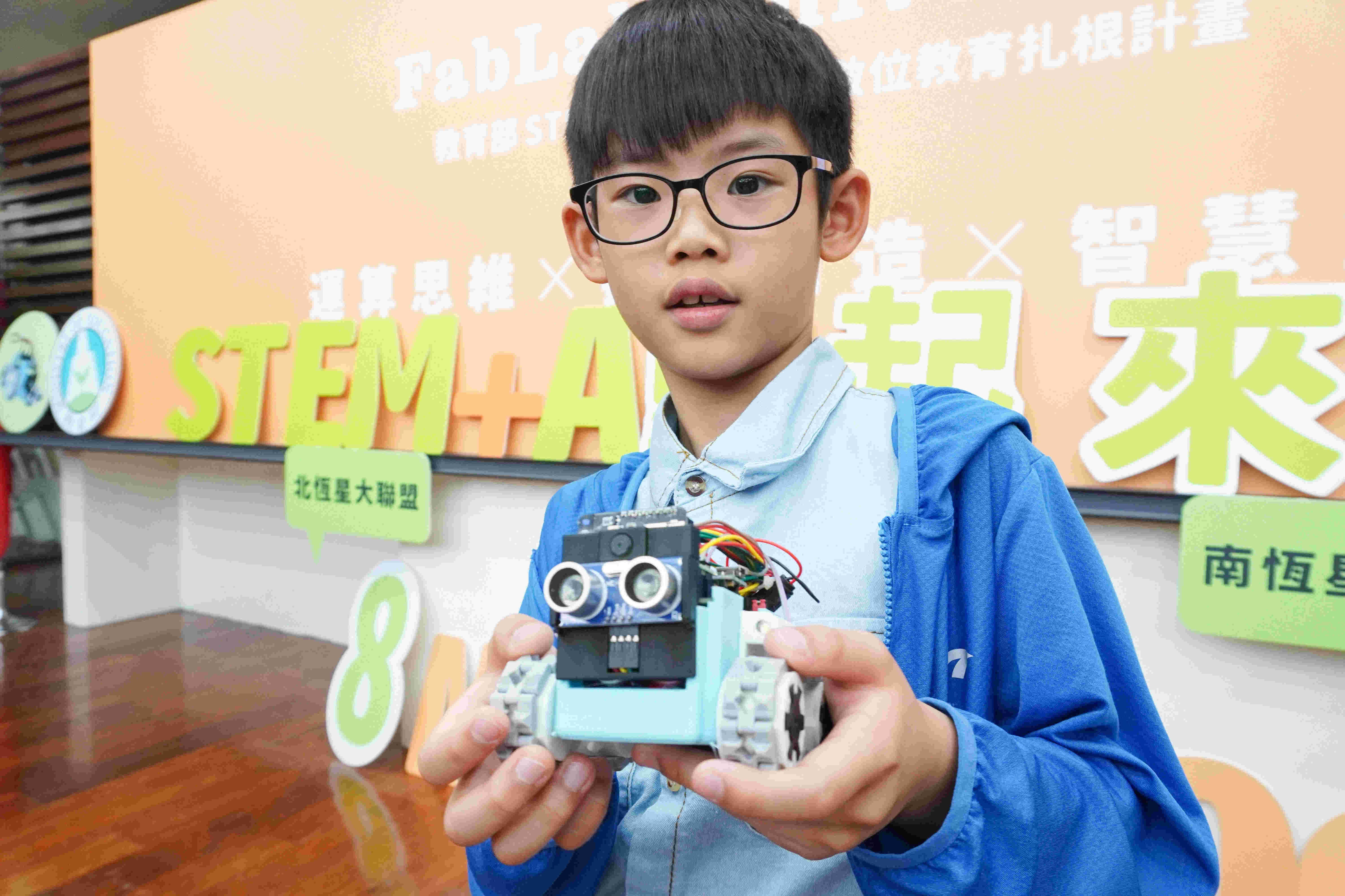 108課綱數位創新: 程式語言、AI人工智慧公版軟、硬體教材進校園! 108課綱數位創新: 程式語言、AI人工智慧公版軟、硬體教材進校園!